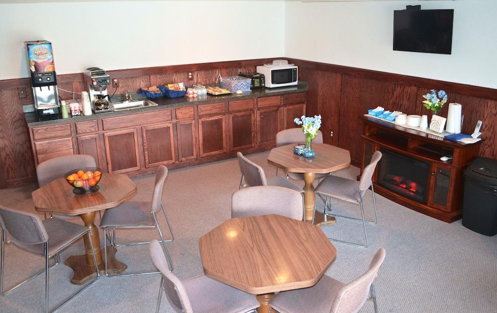 Main Street Lodge and Suites photo 11