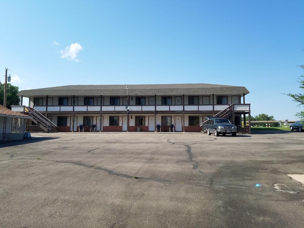 Moorcourt Motel photo 9