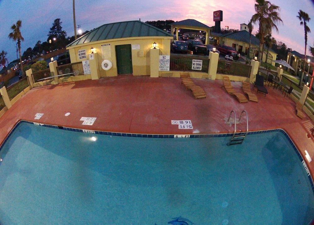 Econo Lodge Inn & Suites Hardeeville I-95 photo 3