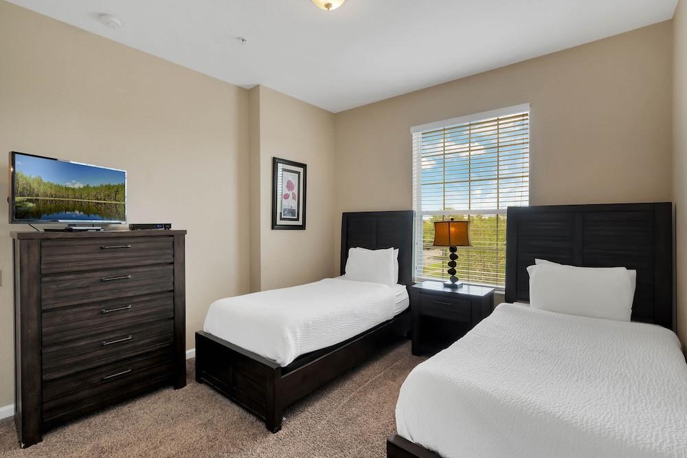 Vista Cay by Orlando Resort Rentals on Universal Boulevard photo 7