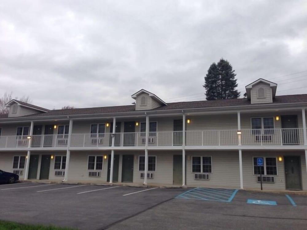 All Suites Inn Budget Host photo 32