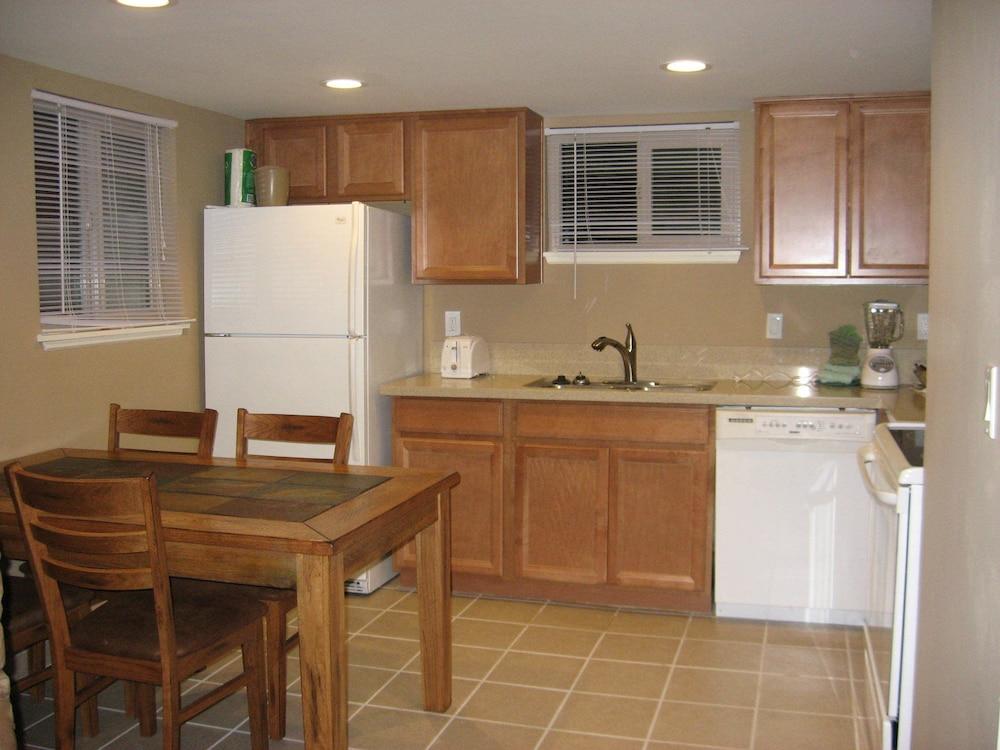 Beachcomber Inn photo 71