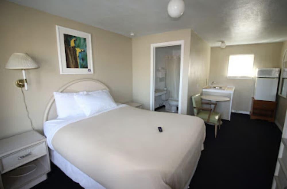 Sunland Inn Motel photo 7