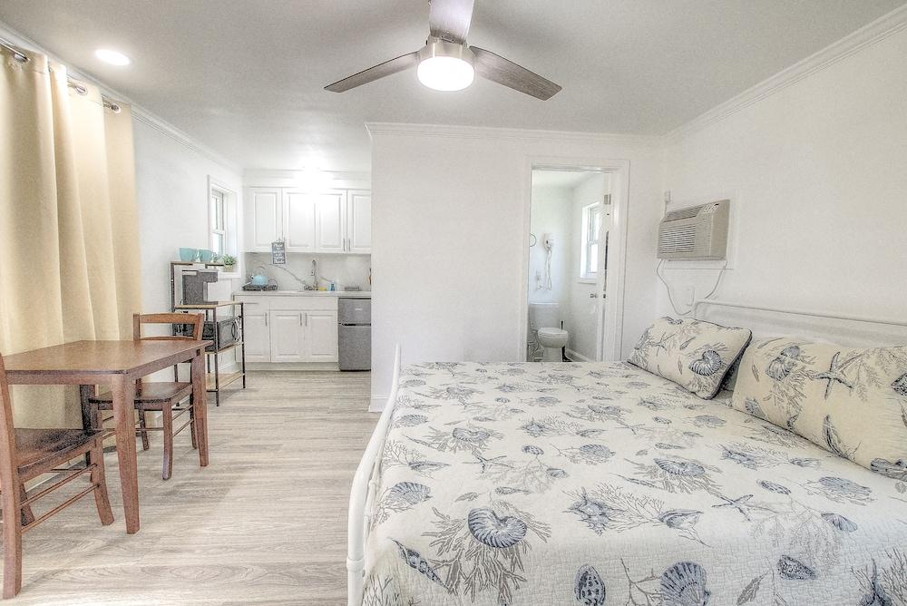 Daytona Shores Inn & Suites photo 8