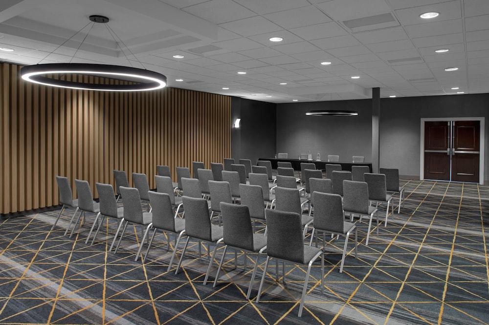 Holiday Inn Hasbrouck Heights-Meadowlands by IHG photo 41