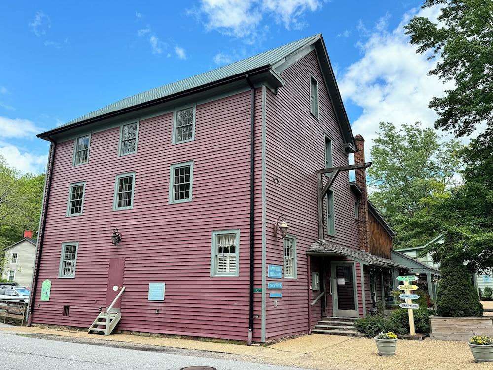 The Inn at Gristmill Square photo 1