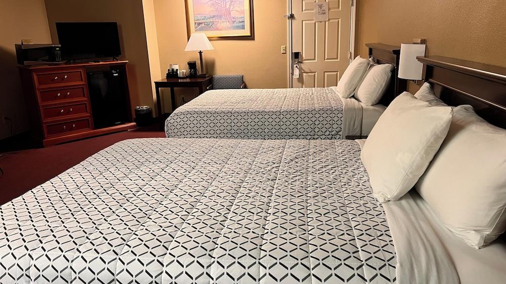 Morgan Inn And Suites photo 35
