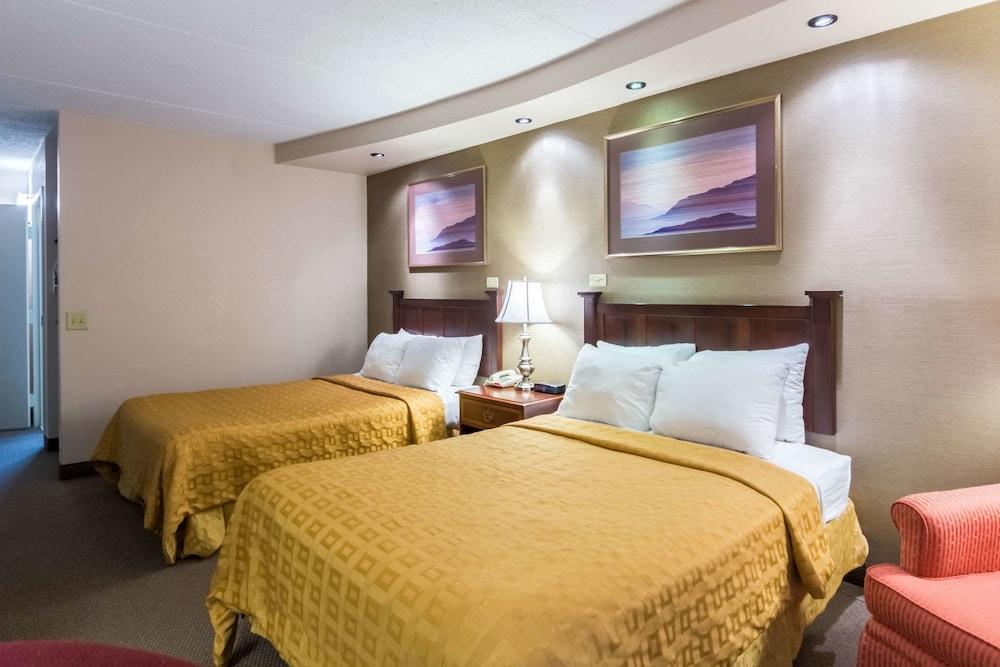 The Plaza Inn & Suites photo 7