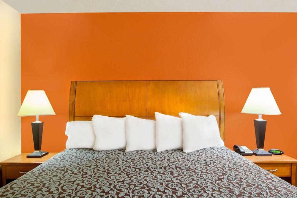 Days Inn by Wyndham Centerville photo 7