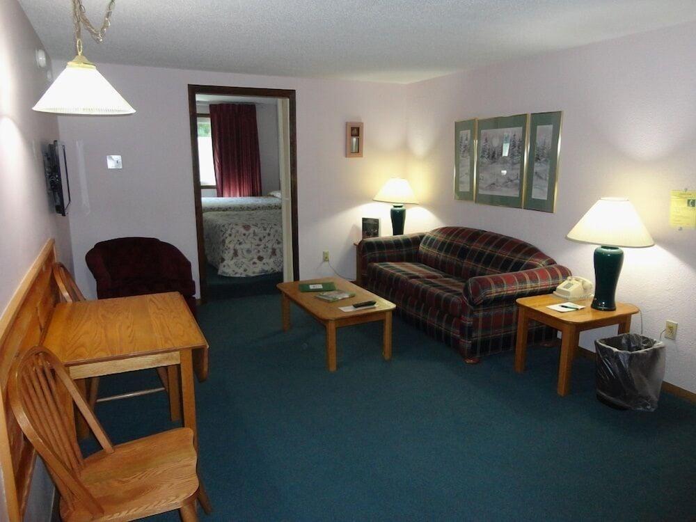Eastern Inn & Suites photo 8