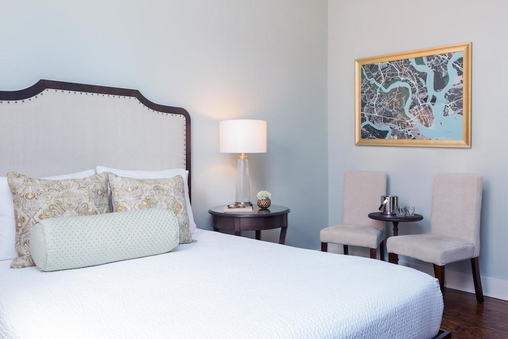 Elliott House Inn photo 18