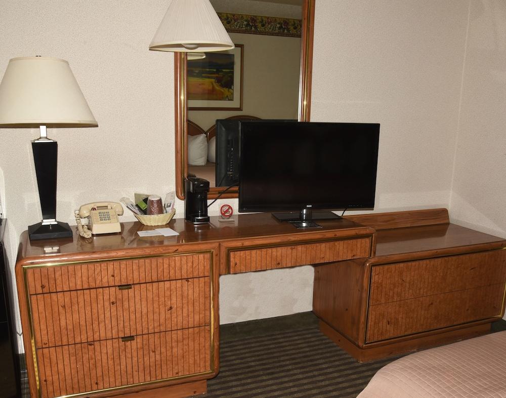 Thunderbird Motel photo 13