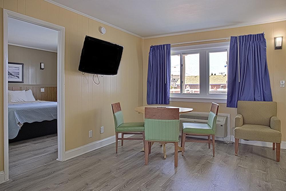 Colonial Inn Motel photo 18