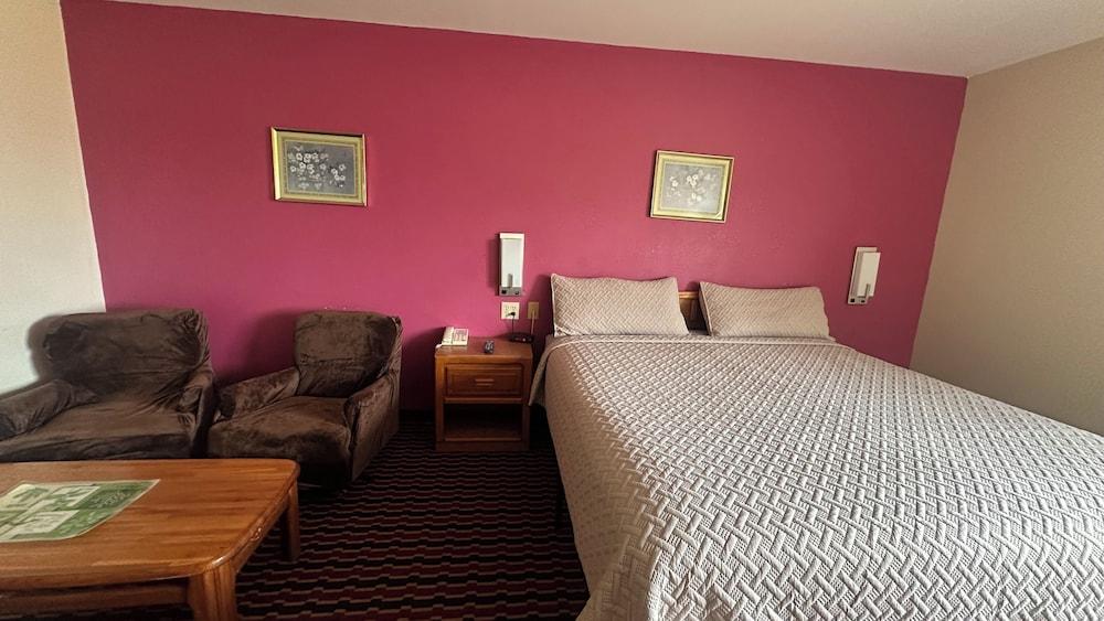 Chesaning Inn & Suites photo 32