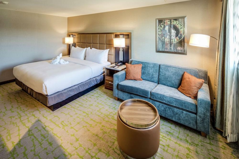 DoubleTree by Hilton Huntington photo 13