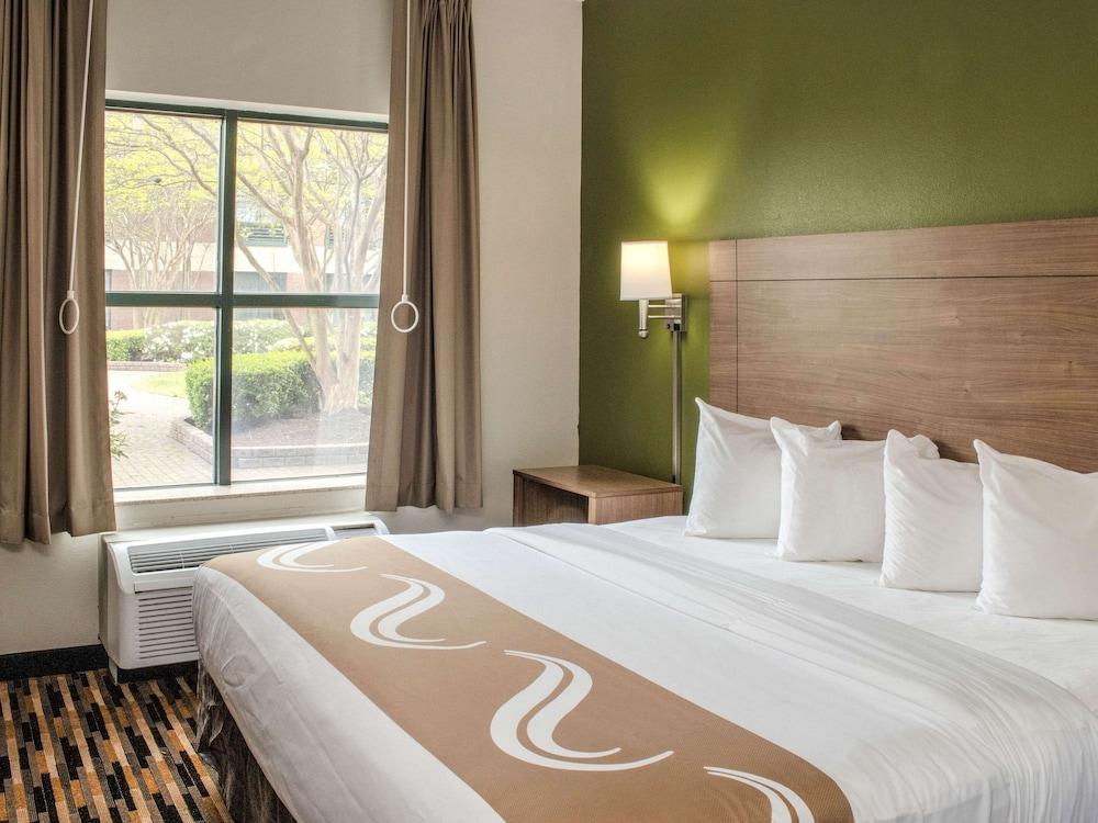 Quality Suites Lake Wright - Norfolk Airport photo 5