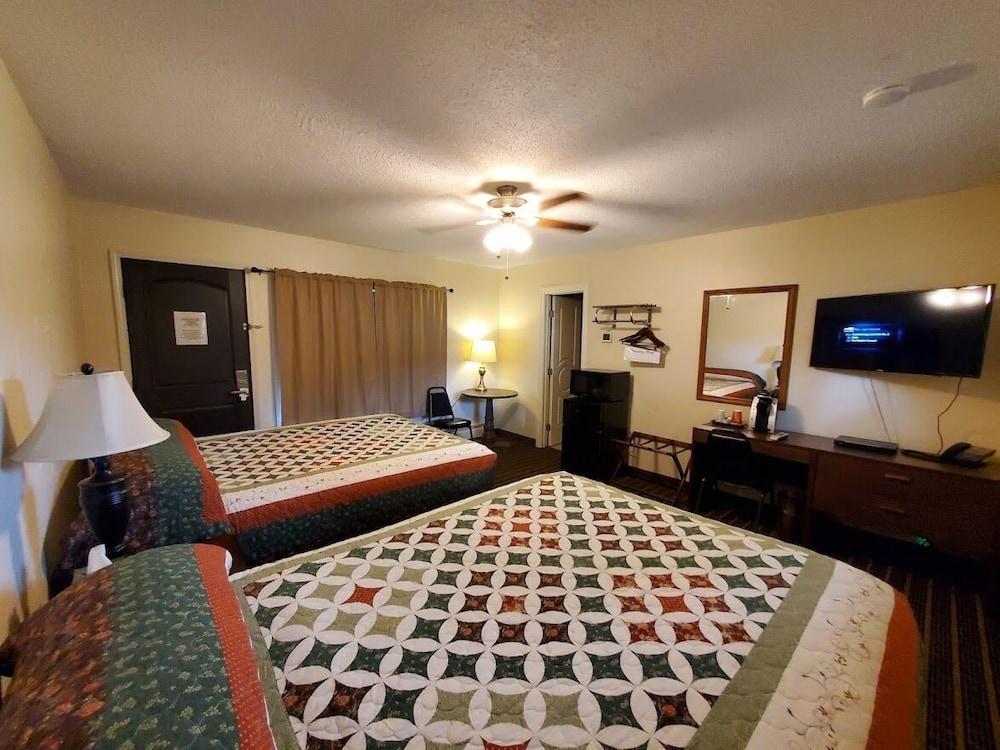 Three Forks Lewis & Clark Motel photo 27