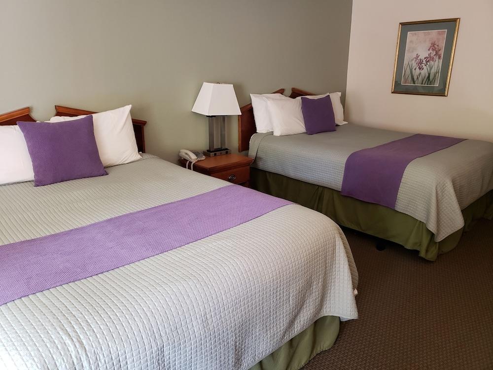 Hotsprings Village Inn photo 9
