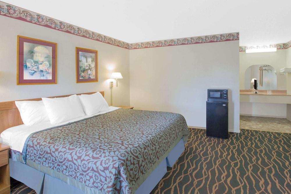 Days Inn by Wyndham Hardy photo 3