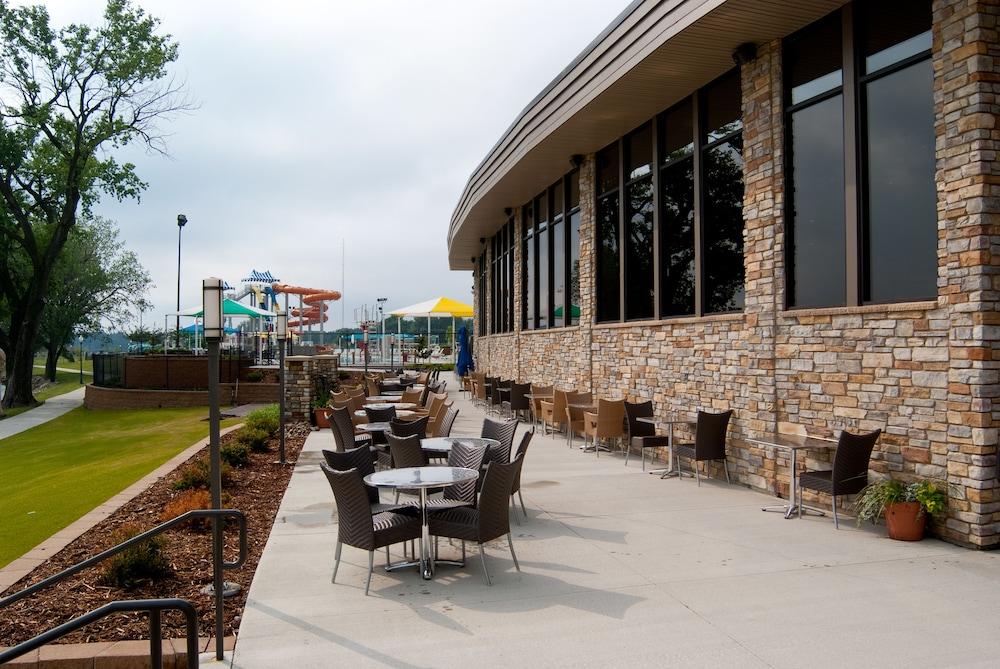 King's Pointe Waterpark Resort photo 46