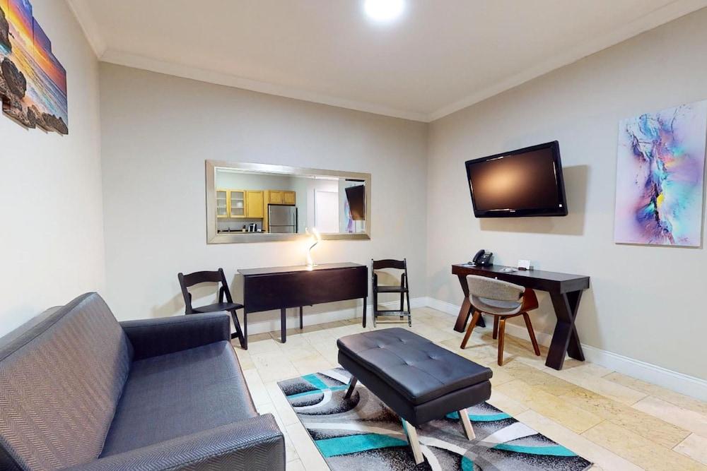 Nuvo Suites Hotel photo 47