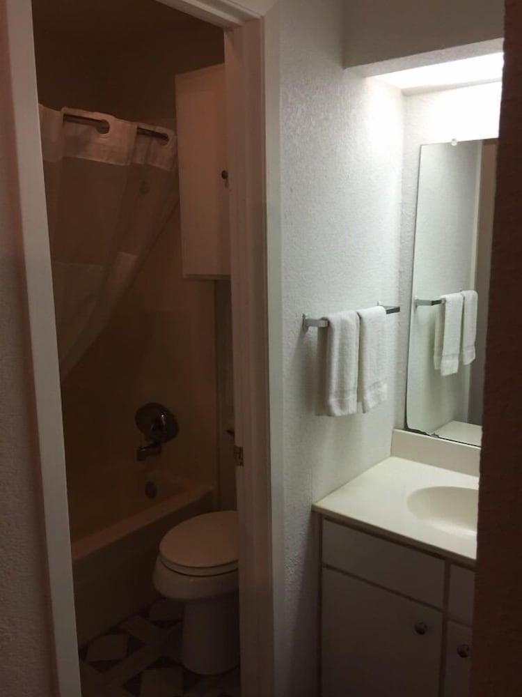Ranch House Inn and Suites photo 39