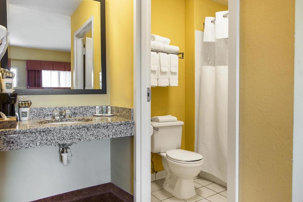 Quality Inn Calera I-65 exit 231 photo 19