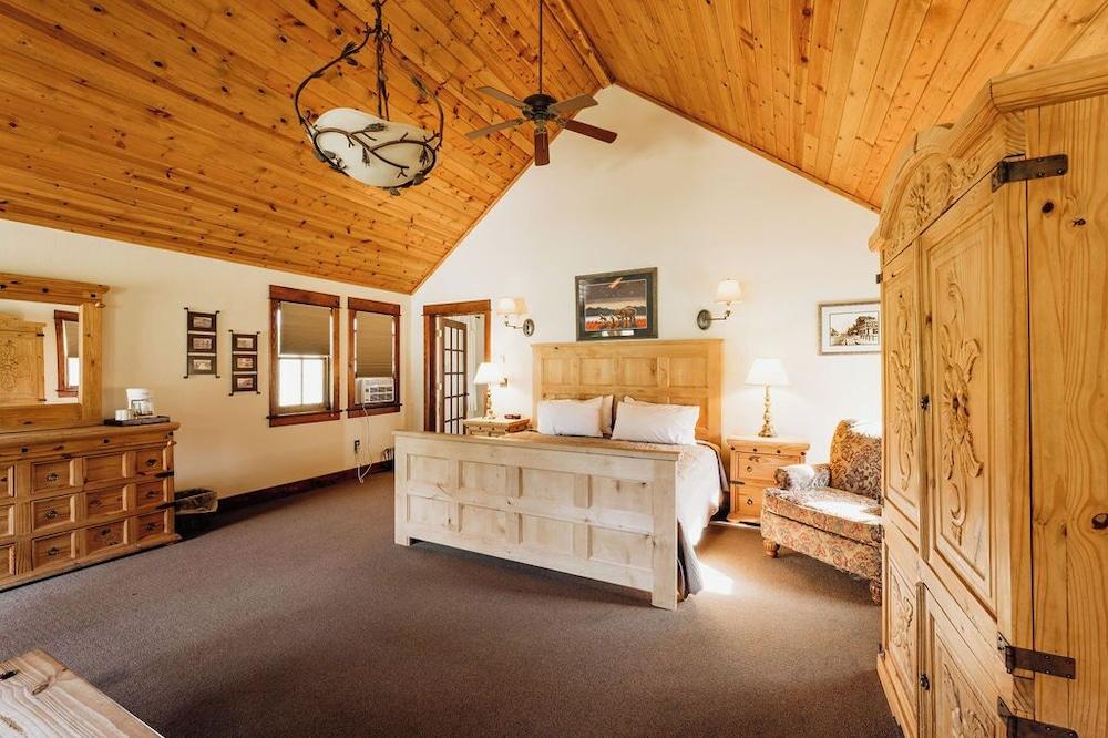Chico Hot Springs Resort & Day Spa photo 38