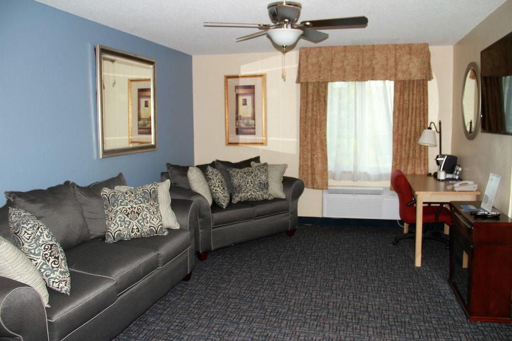 Baymont by Wyndham Stevens Point photo 35