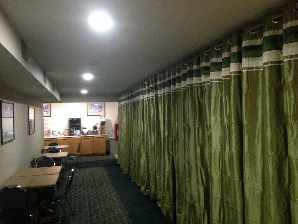 Rodeway Inn Bedford photo 34