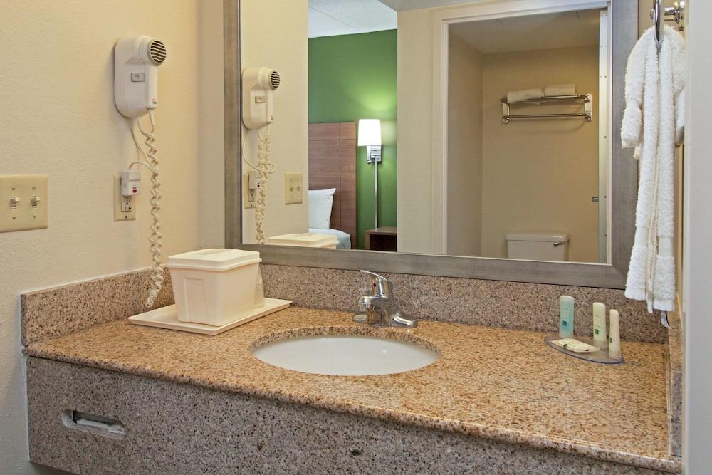 Quality Suites Lake Wright - Norfolk Airport photo 33