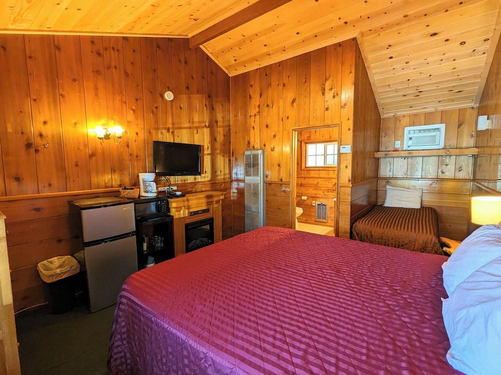 Bluebird Cottage Inn photo 45