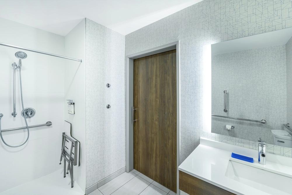 Holiday Inn Express & Suites Phoenix East - Gilbert by IHG photo 16