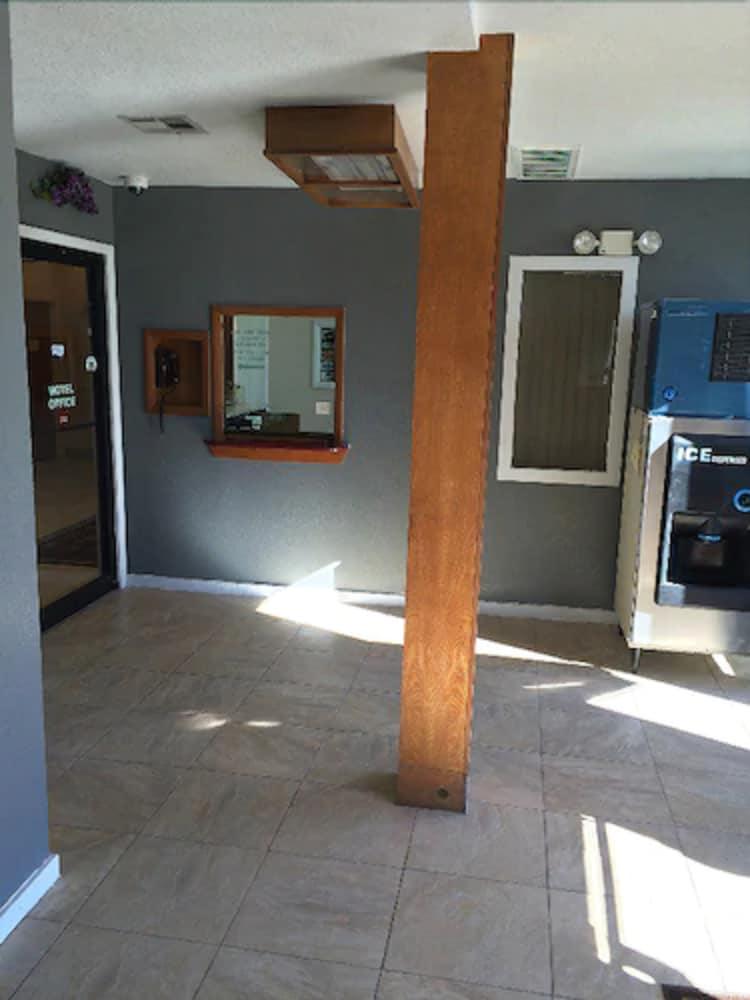Wilshire Inn photo 8