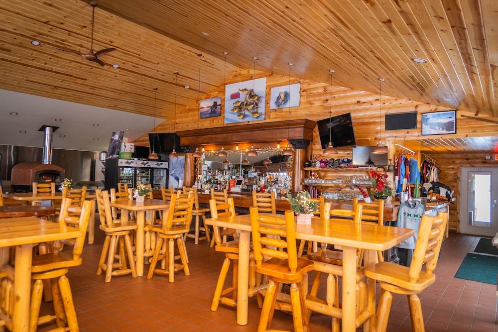 AJ's Lodge and Oven photo 38