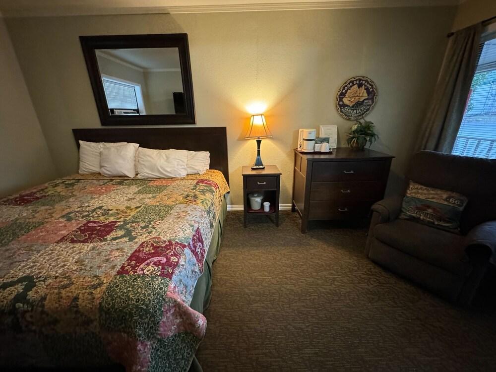 Carlton Marion Inn photo 60