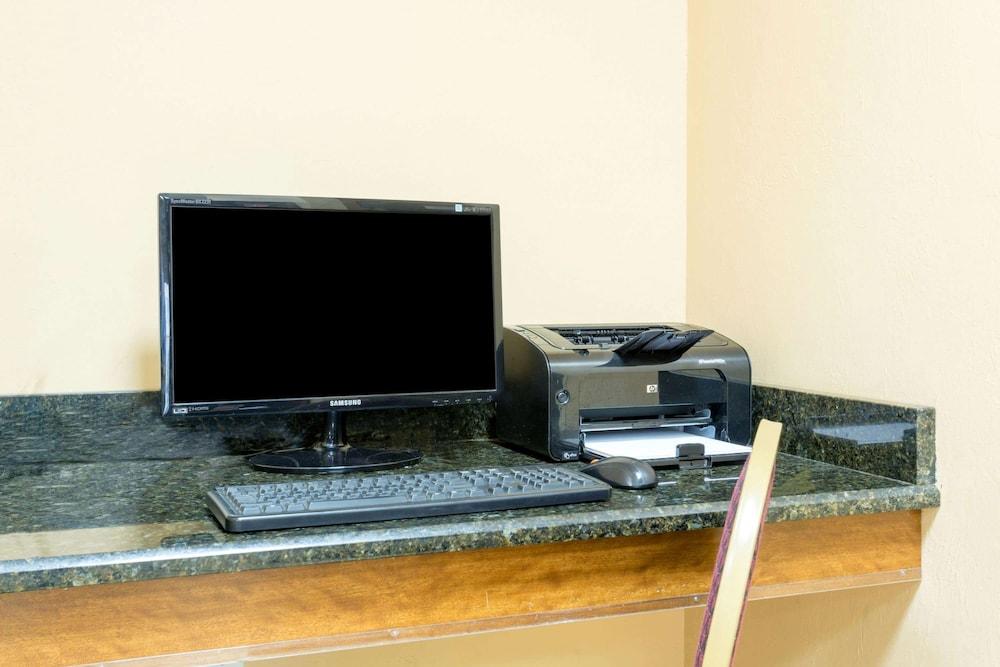 Ramada by Wyndham Lake Placid photo 7
