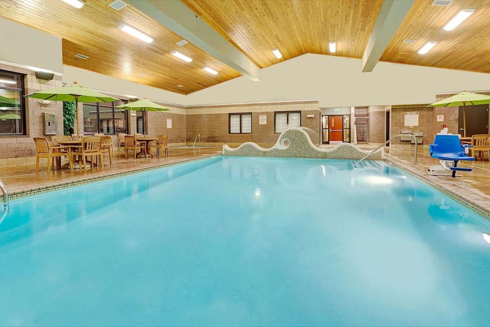 Days Inn by Wyndham Cheyenne photo 9