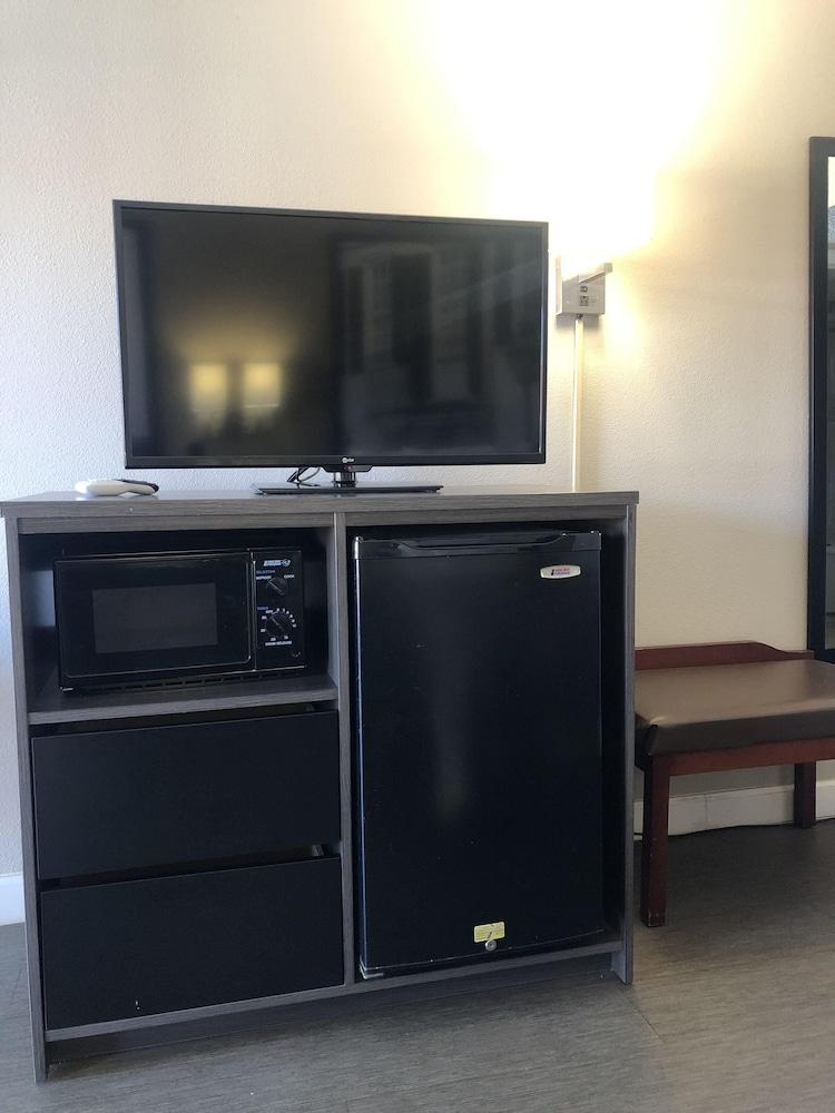 Super 8 by Wyndham, Orangeburg photo 13