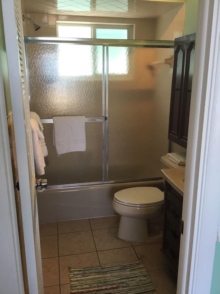 Edgewater Lodge photo 53