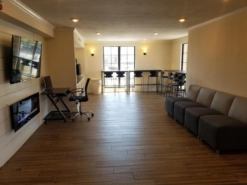 Horizon Inn & Suites photo 16