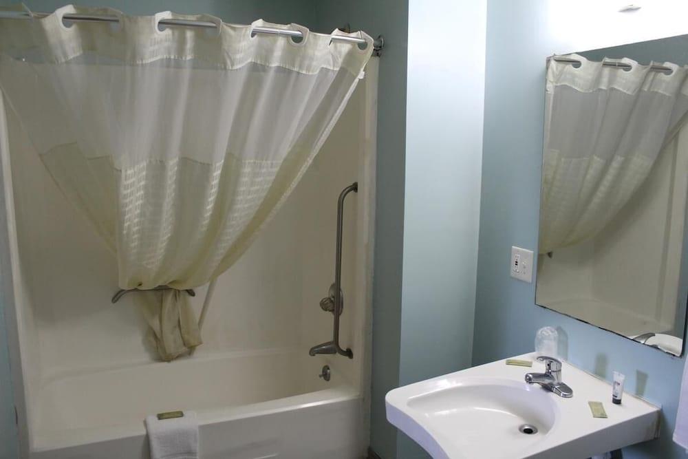Raceway Inn photo 13