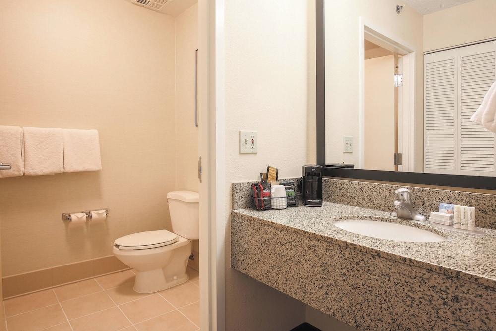Courtyard Flint by Marriott photo 27