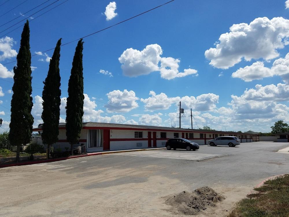Luxury Inn & RV Park photo 28