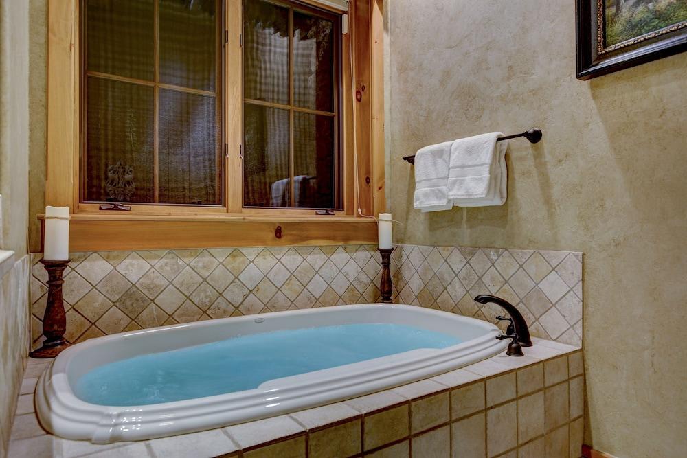 Snowberry by Elevation Accommodations photo 15