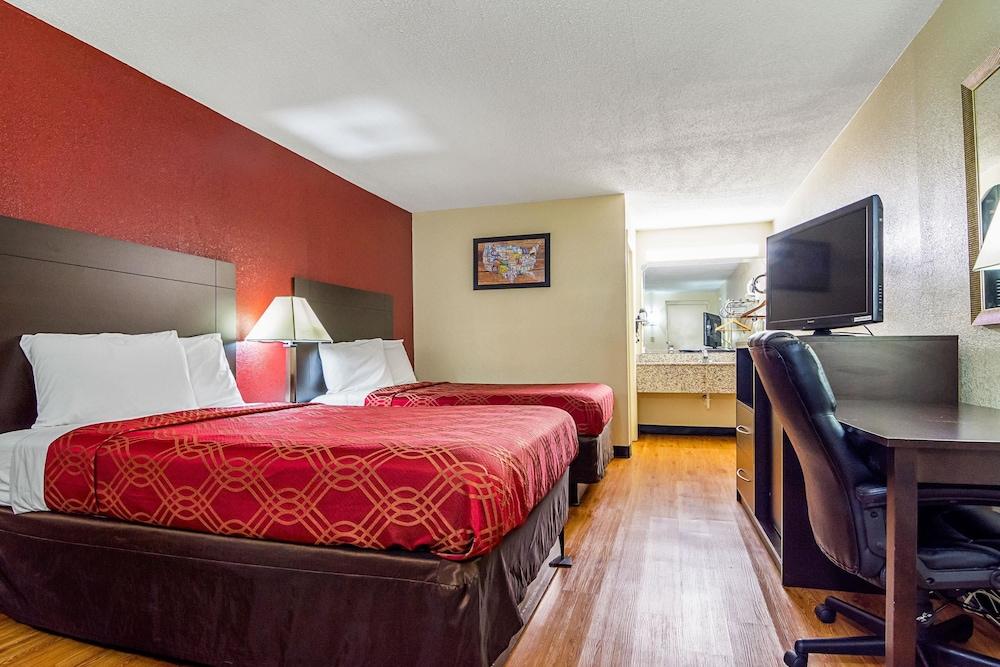 Econo Lodge Research Triangle Park photo 18
