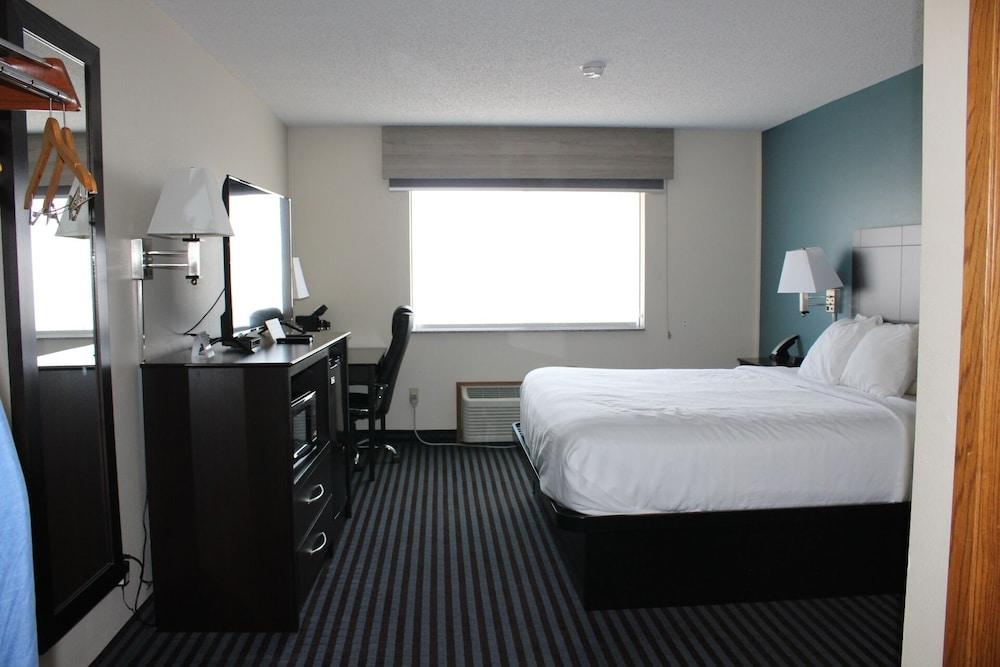 Reston Inn & Suites photo 29