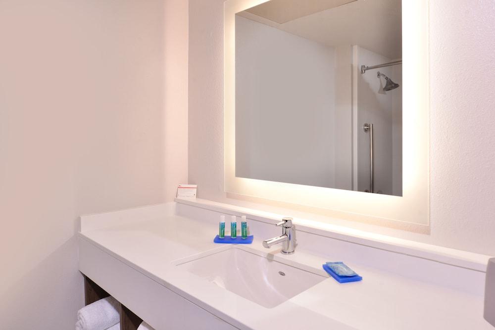 Holiday Inn Express Hotel & Suites Mesquite by IHG photo 19