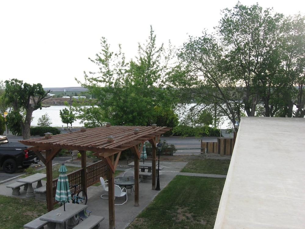 Masters Inn photo 28