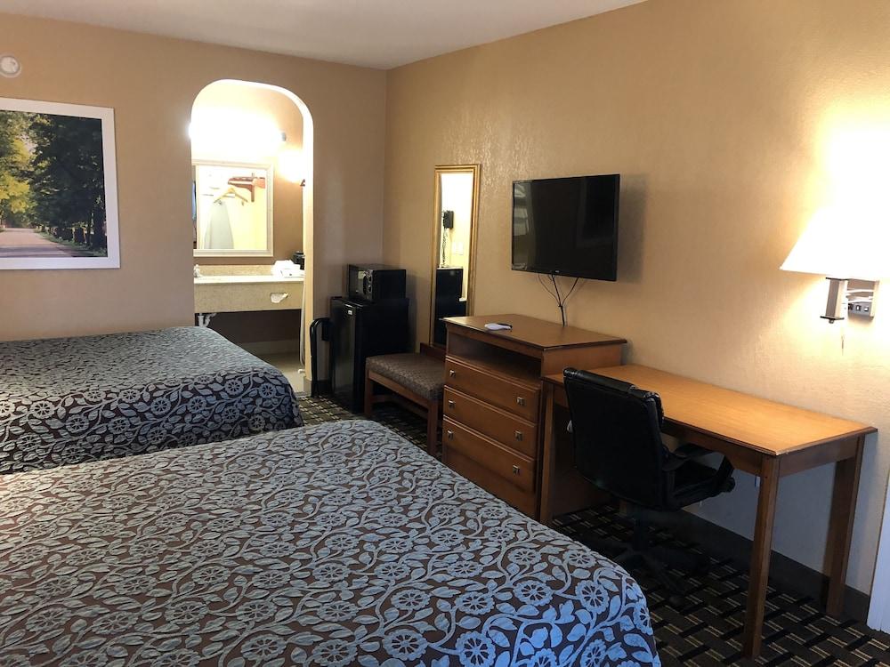 Days Inn by Wyndham Columbus photo 41